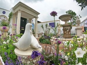 Dove sculpture on the Chilstone trade stand at Chelsea flower show